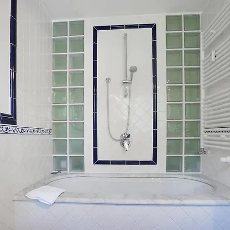2 Bedroom Awesome In Appartement *