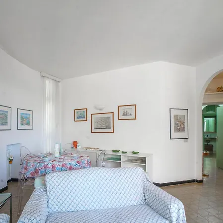 2 Bedroom Awesome In דירה